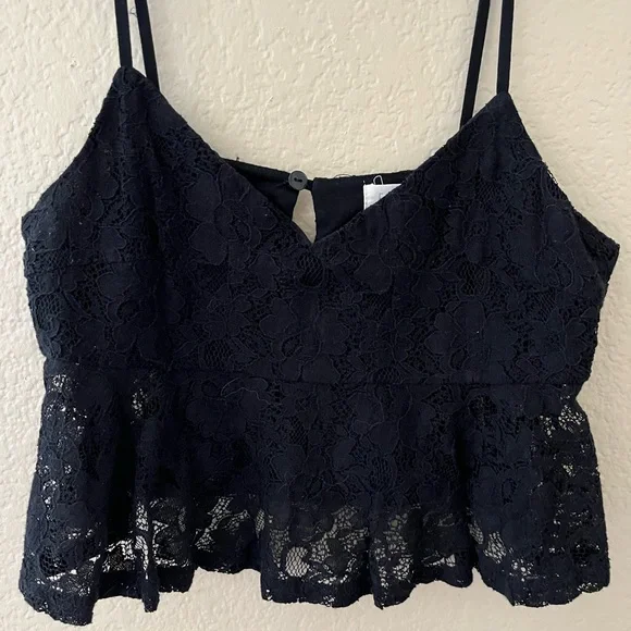 Black lace crop top - Picture 2 of 5